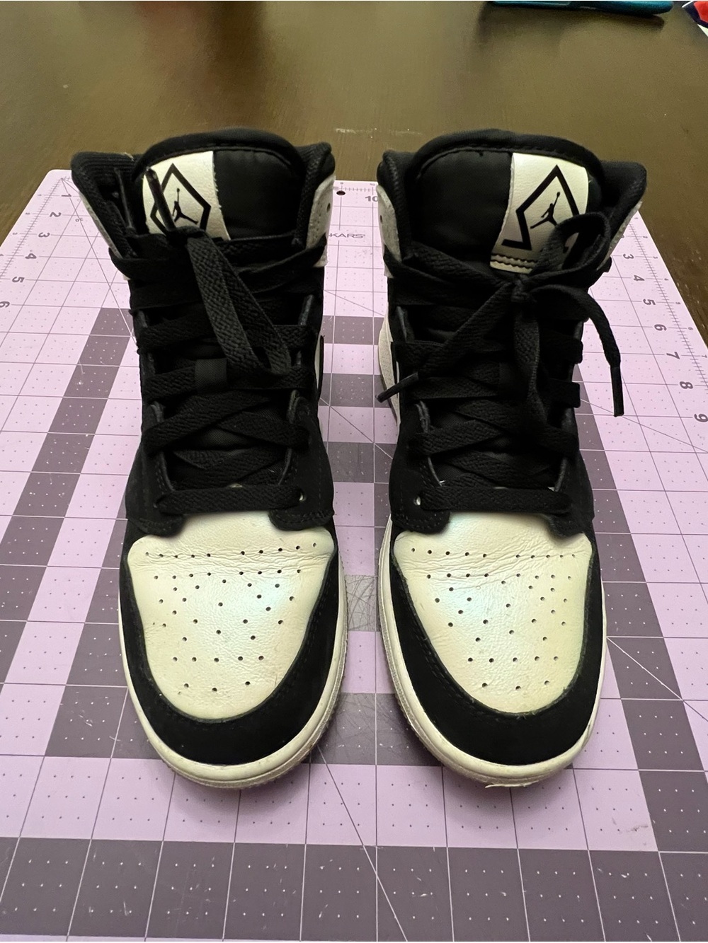 Nike 6.5Y Air Jordan 1 Mid GS White Shadow Black White Sneakers DN4321-100 - Picture 8 of 12